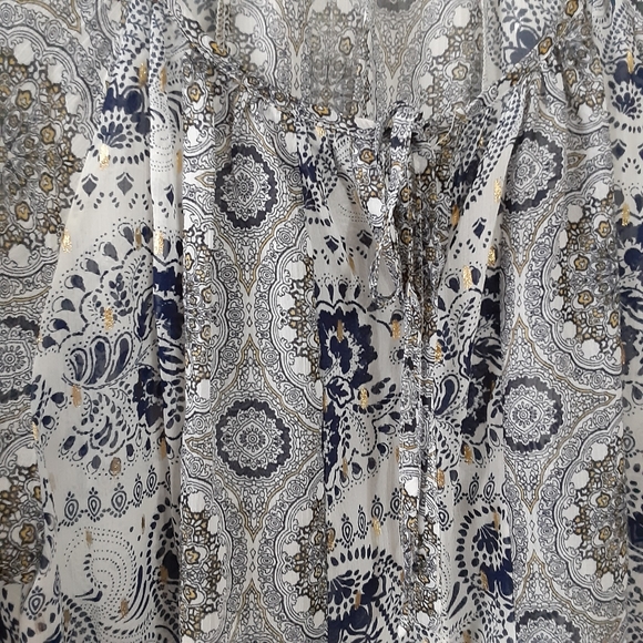 Figueroa & flower navy and gold sheer top, 1X - Picture 3 of 5